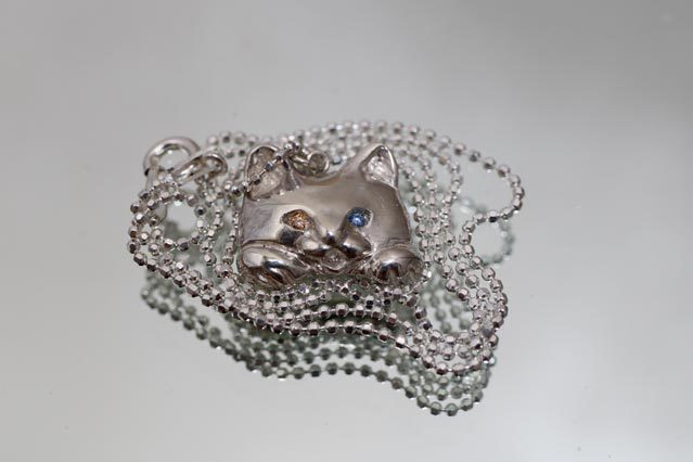 ねこネックレス金目銀目