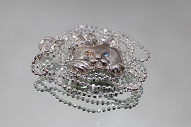 ねこネックレス金目銀目