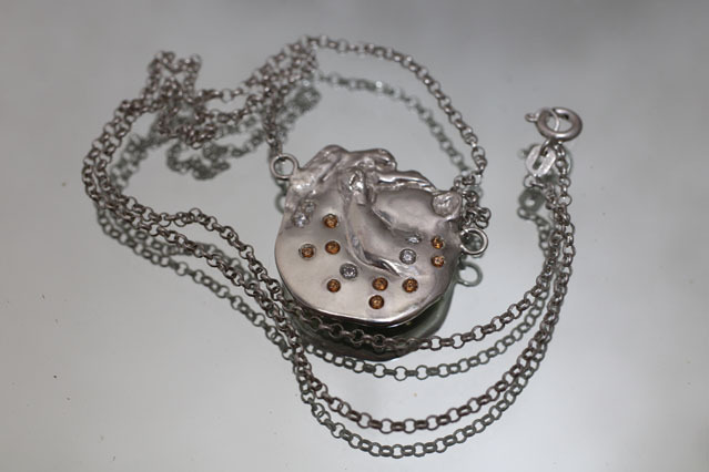 アンモニャイトねこネックレス茶白